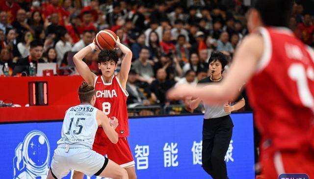 鸣看好的李, 外线只会硬